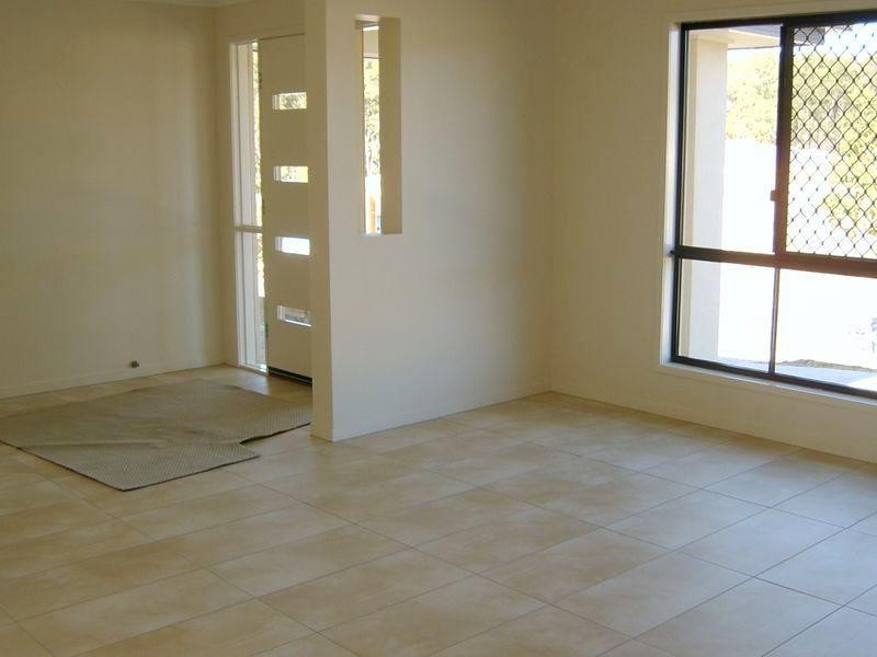 4 Hillsborough Place, Springfield Lakes QLD 4300