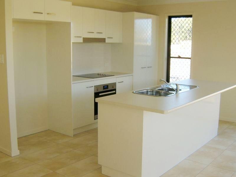 4 Hillsborough Place, Springfield Lakes QLD 4300