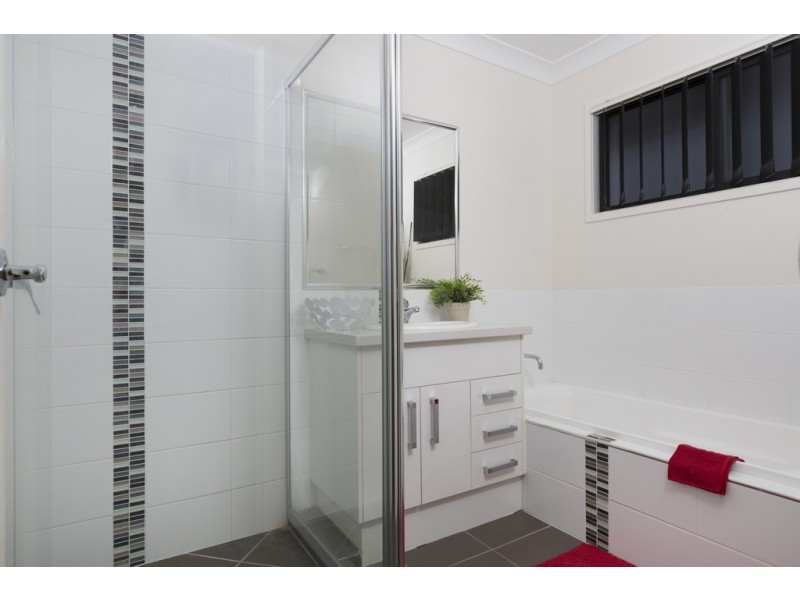 6 Cascades Street, Springfield Lakes QLD 4300