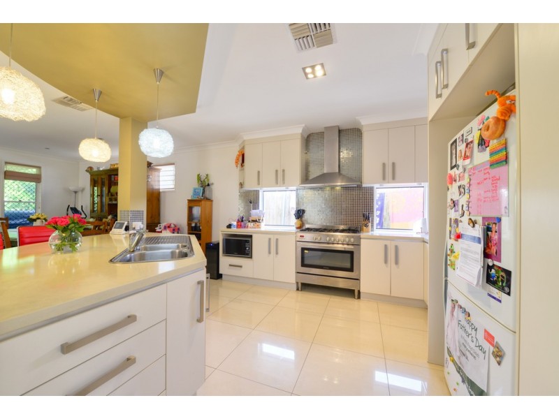 4 Boronia Court, Springfield Lakes QLD 4300