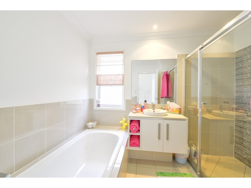 4 Boronia Court, Springfield Lakes QLD 4300