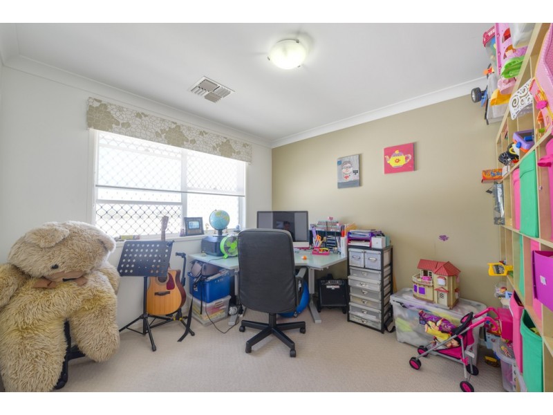 4 Boronia Court, Springfield Lakes QLD 4300