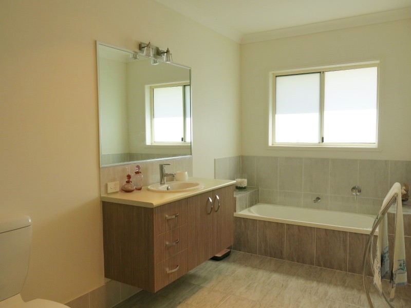 1 Carthage Street, Augustine Heights QLD 4300