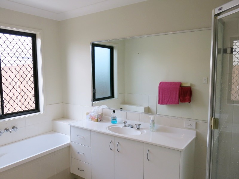 10 Ridge View Place, Springfield Lakes QLD 4300