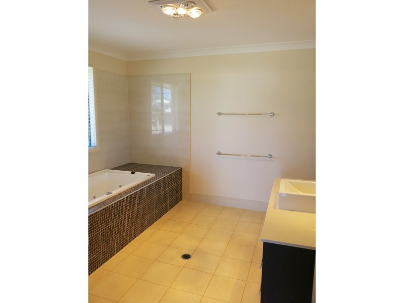 50 Trinity Crescent, Augustine Heights QLD 4300