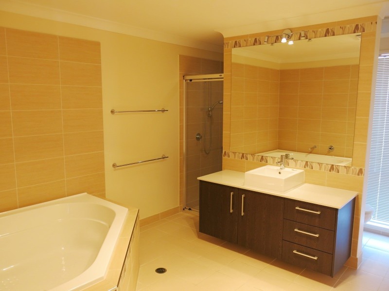 50 Trinity Crescent, Augustine Heights QLD 4300