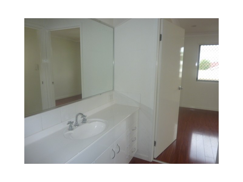5 Cove Place, Springfield Lakes QLD 4300
