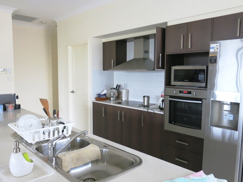 8 Aspect Terrace, Springfield Lakes QLD 4300