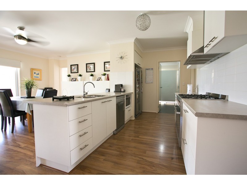 38 Tea Trees Ave, Springfield Lakes QLD 4300