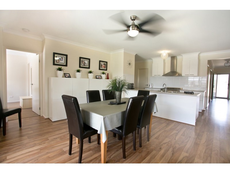 38 Tea Trees Ave, Springfield Lakes QLD 4300