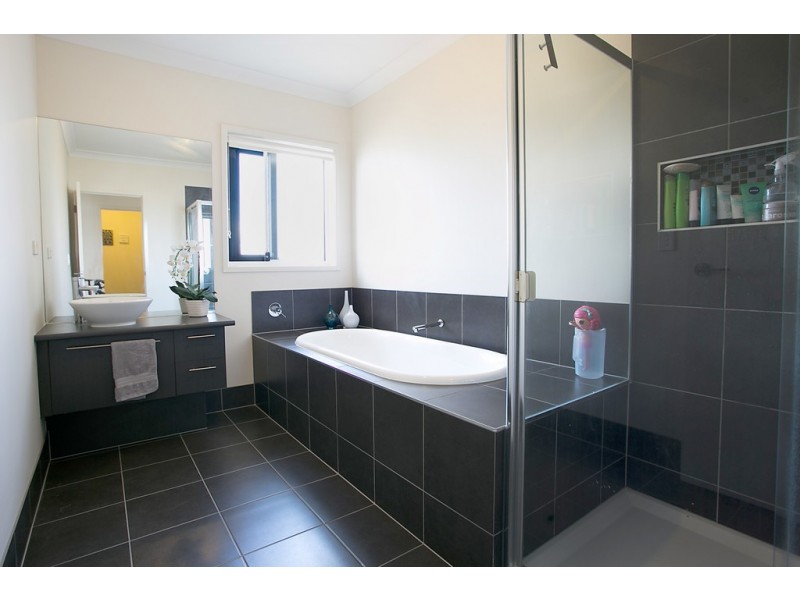 38 Tea Trees Ave, Springfield Lakes QLD 4300