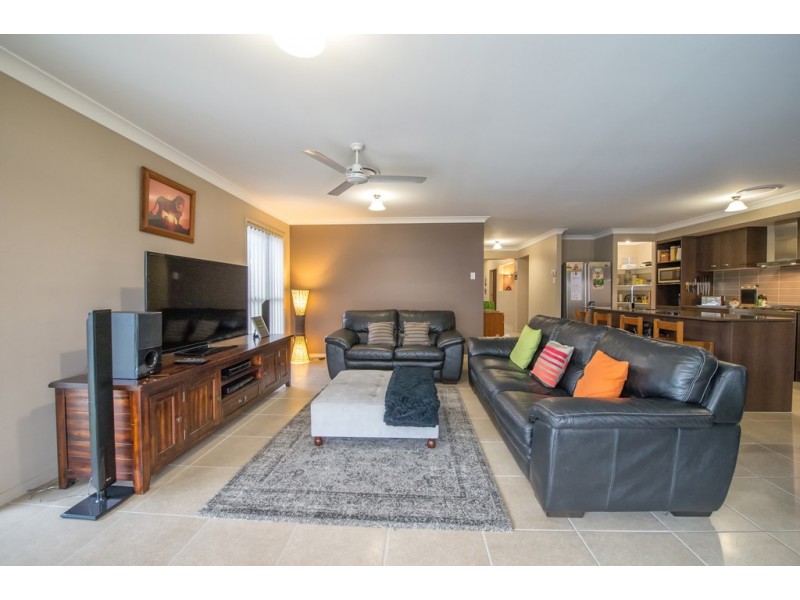 33 Benezet Drive, Augustine Heights QLD 4300