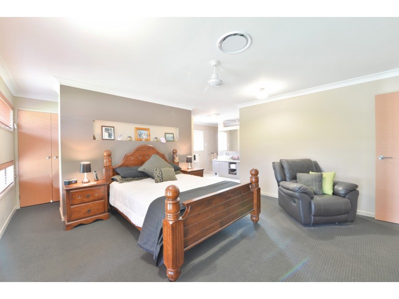 33 Benezet Drive, Augustine Heights QLD 4300