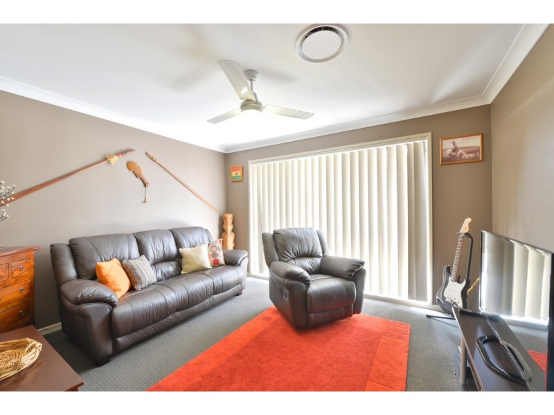 33 Benezet Drive, Augustine Heights QLD 4300