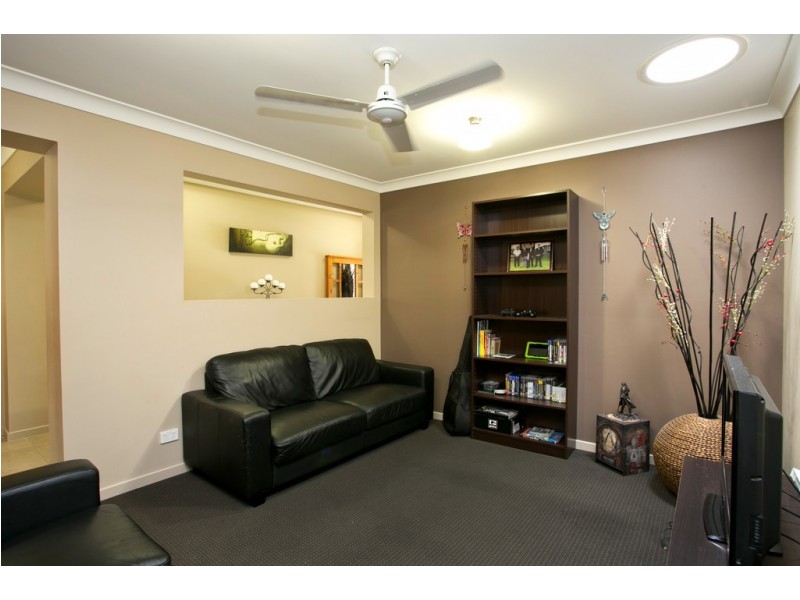 33 Benezet Drive, Augustine Heights QLD 4300