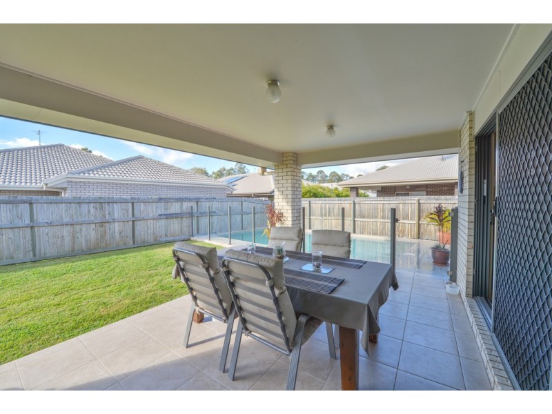 33 Benezet Drive, Augustine Heights QLD 4300