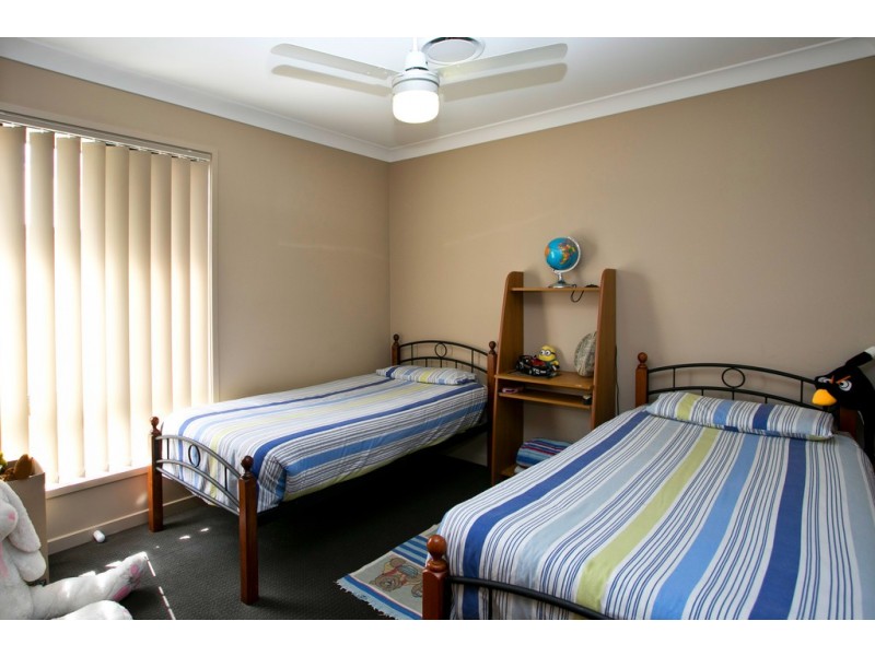 33 Benezet Drive, Augustine Heights QLD 4300