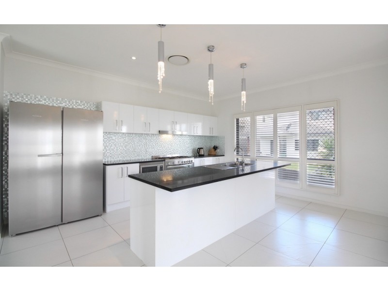 19 Lakeview Place, Springfield Lakes QLD 4300