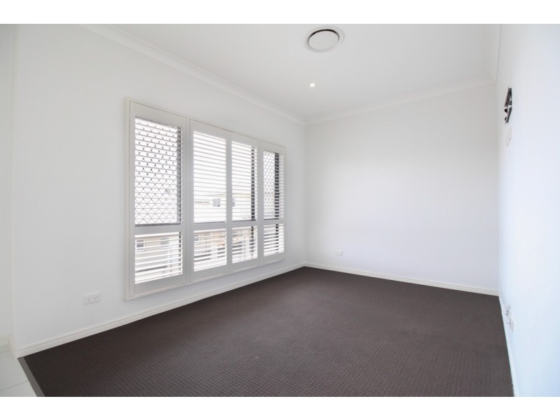 19 Lakeview Place, Springfield Lakes QLD 4300