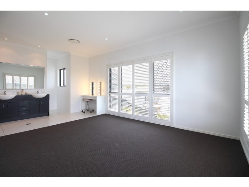 19 Lakeview Place, Springfield Lakes QLD 4300