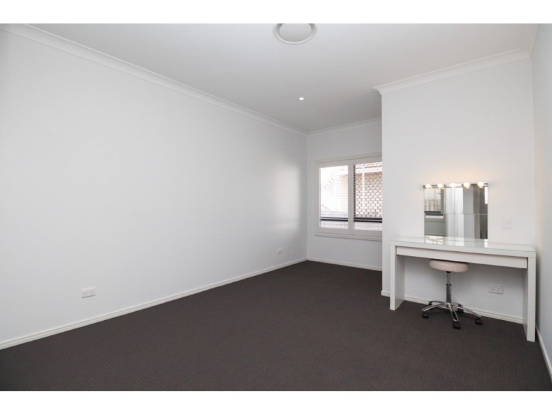 19 Lakeview Place, Springfield Lakes QLD 4300