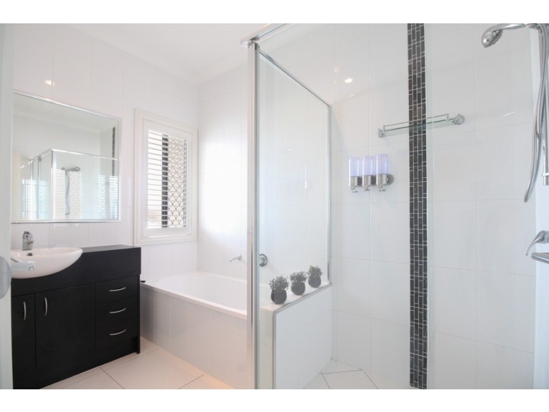 19 Lakeview Place, Springfield Lakes QLD 4300