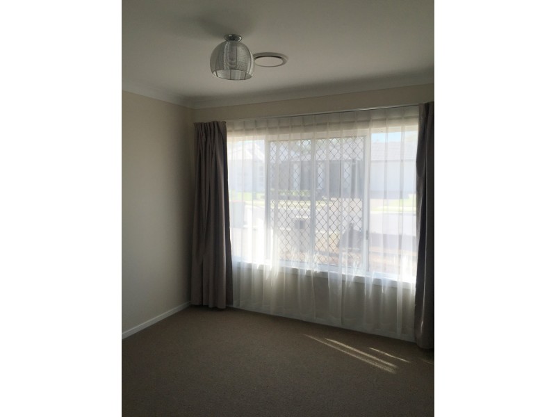 35 Water Fern Way, Ripley QLD 4306