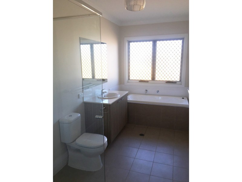 35 Water Fern Way, Ripley QLD 4306