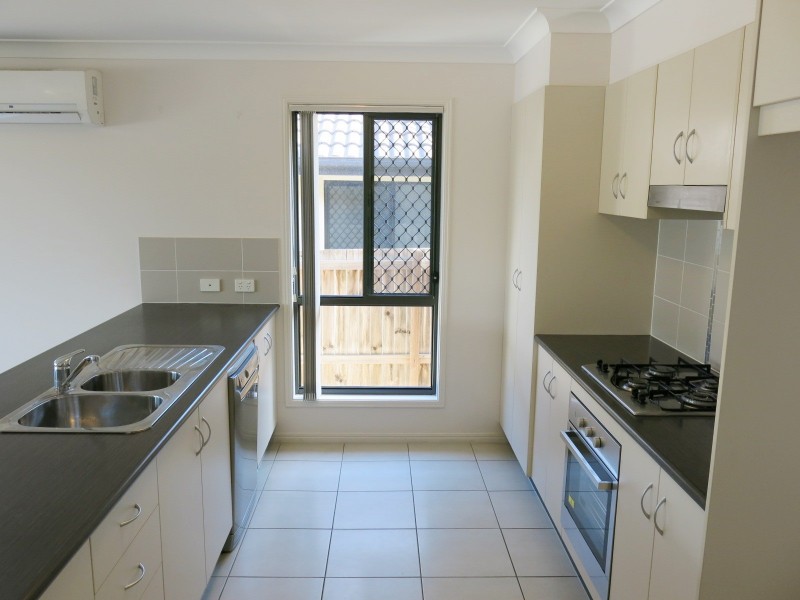 76 Park Edge Drive, Springfield Lakes QLD 4300