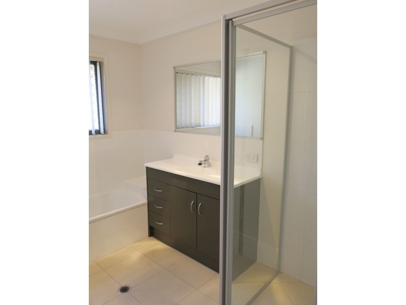 76 Park Edge Drive, Springfield Lakes QLD 4300