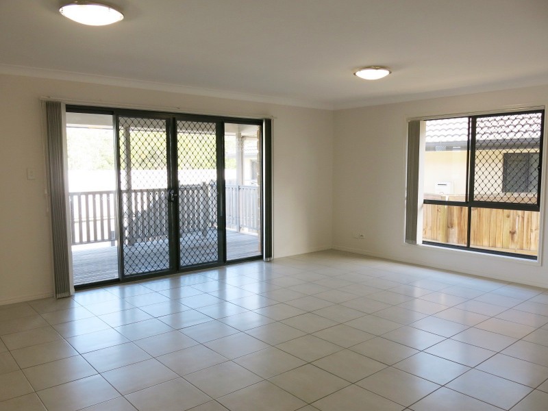 76 Park Edge Drive, Springfield Lakes QLD 4300