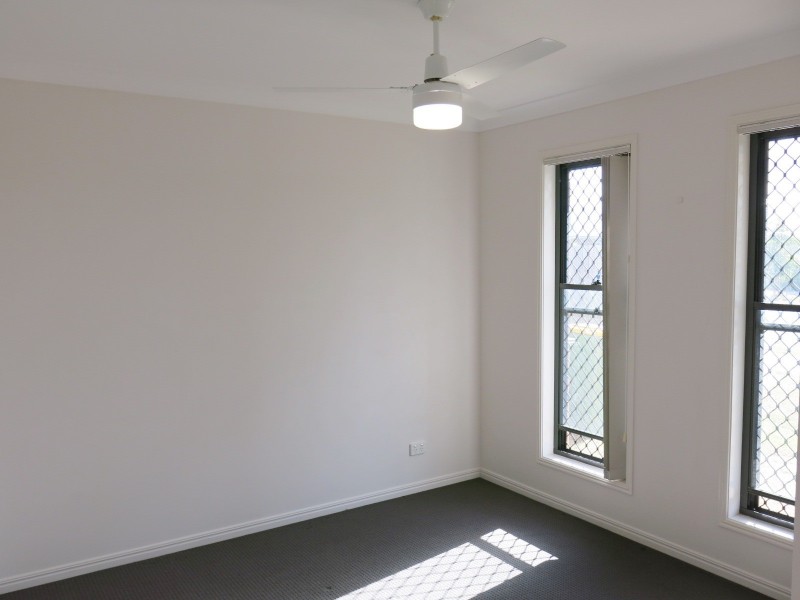 76 Park Edge Drive, Springfield Lakes QLD 4300