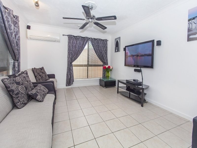 8 Wilson Drive, Camira QLD 4300