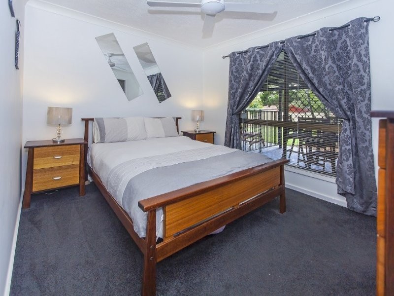 8 Wilson Drive, Camira QLD 4300