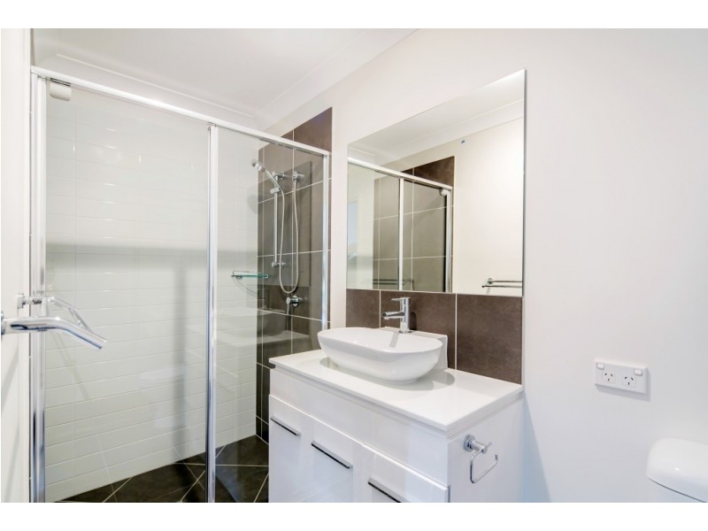 2/15 Inigo Way, Augustine Heights QLD 4300