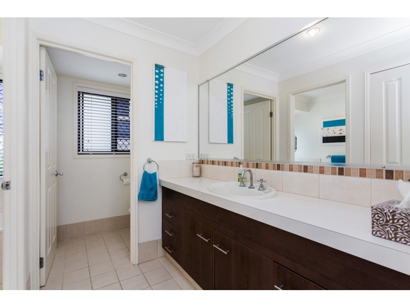 8 Greenwood Street, Springfield Lakes QLD 4300