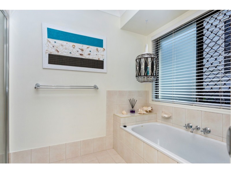 8 Greenwood Street, Springfield Lakes QLD 4300