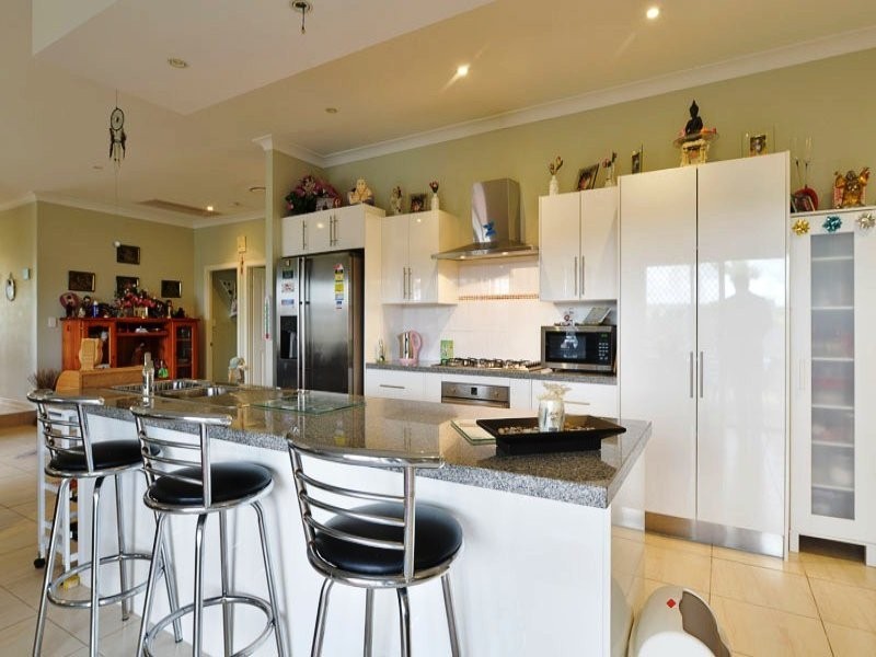 230 Lakeside Avenue, Springfield Lakes QLD 4300