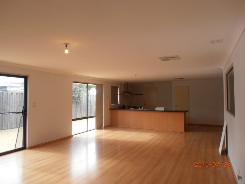 4 Louisa Grove, Ellenbrook WA 6069