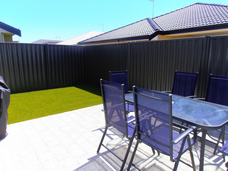 21 Fairoaks Way, Aveley WA 6069