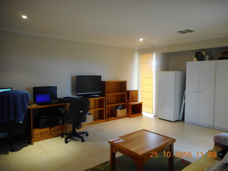 2 Larrawa Circle, Ellenbrook WA 6069