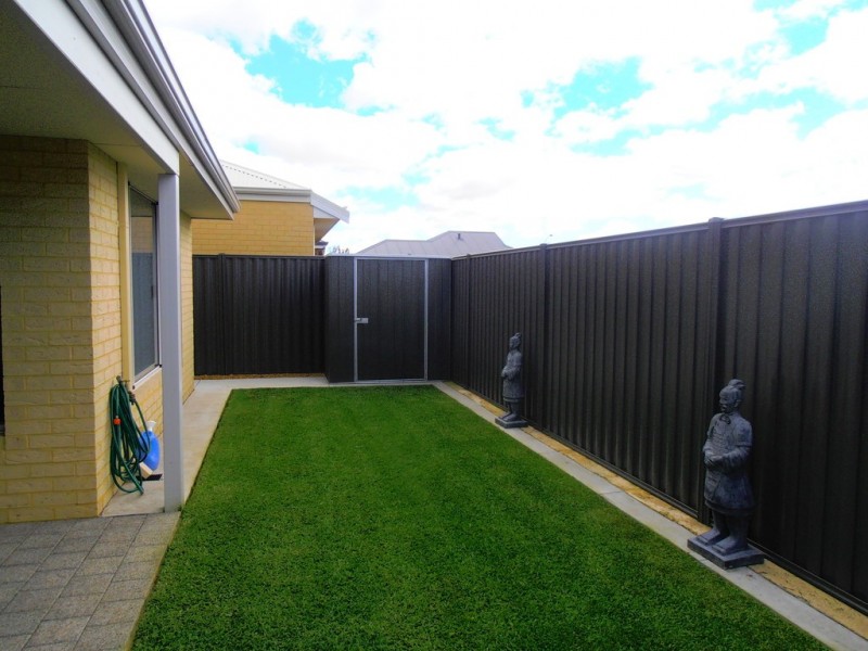 8 Ambit Way, Aveley WA 6069