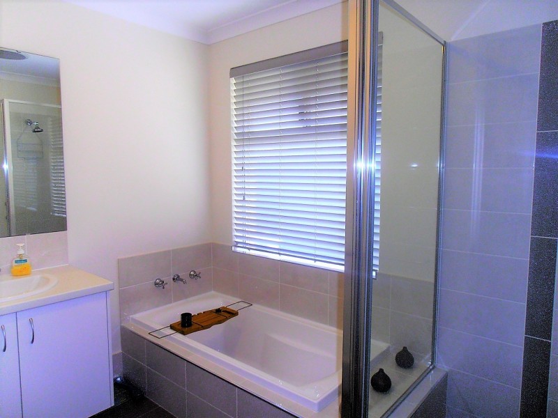 8 Ambit Way, Aveley WA 6069