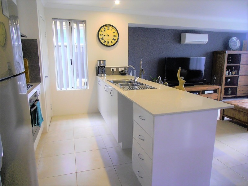 8 Ambit Way, Aveley WA 6069