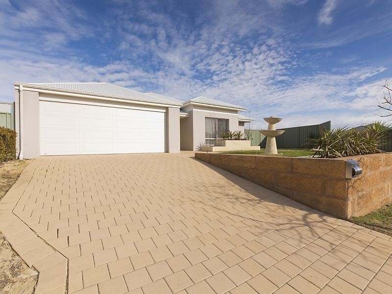 8 Drummond Gardens, Helena Valley WA 6056