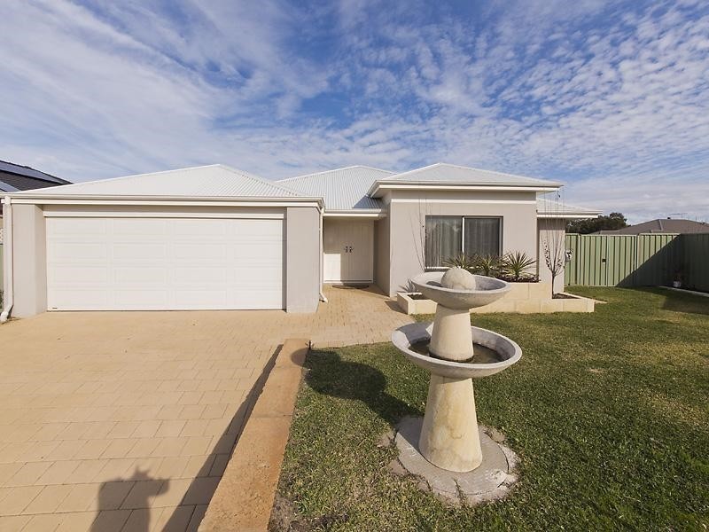 8 Drummond Gardens, Helena Valley WA 6056