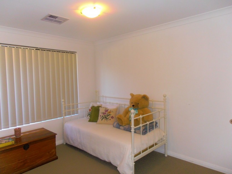 98 Windermere Boulevard, Aveley WA 6069