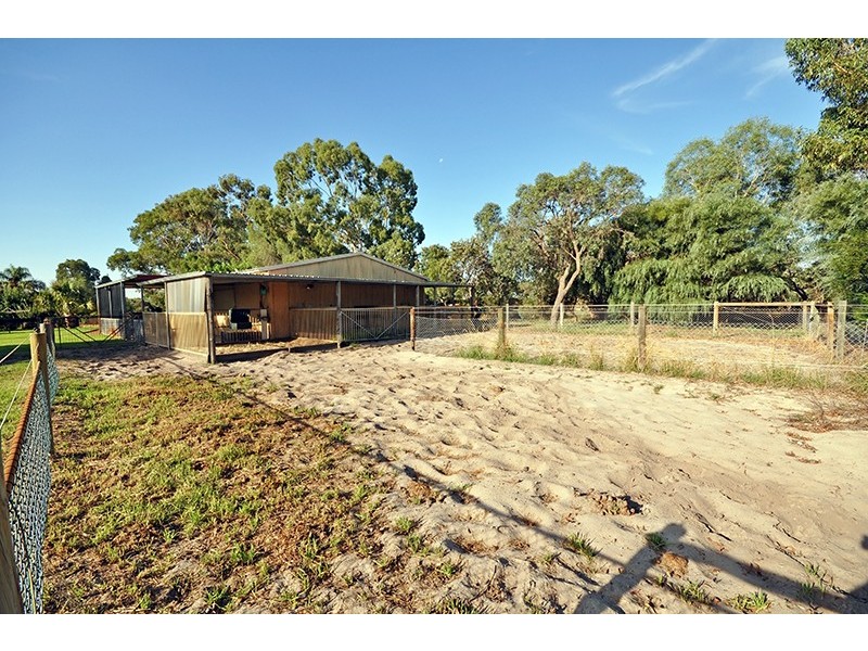 48 Aveley Road, Belhus WA 6069