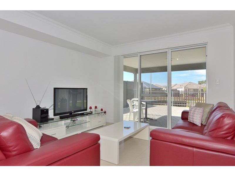 14 Beckett Street, Aveley WA 6069