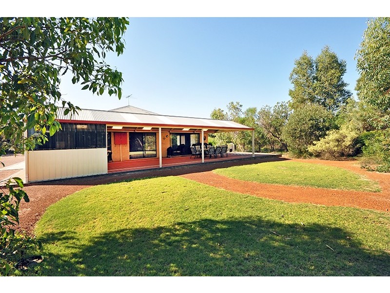 129 Roxburghe Drive, The Vines WA 6069